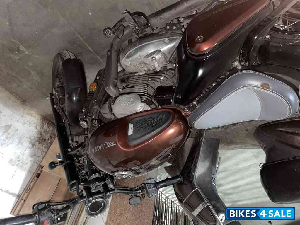 Jawa 42 Bobber Dual Channel ABS