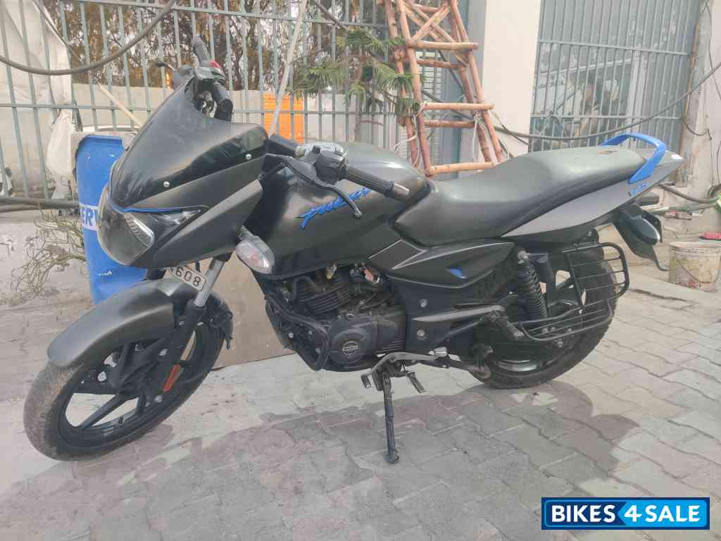 Bajaj Pulsar 125 Neon