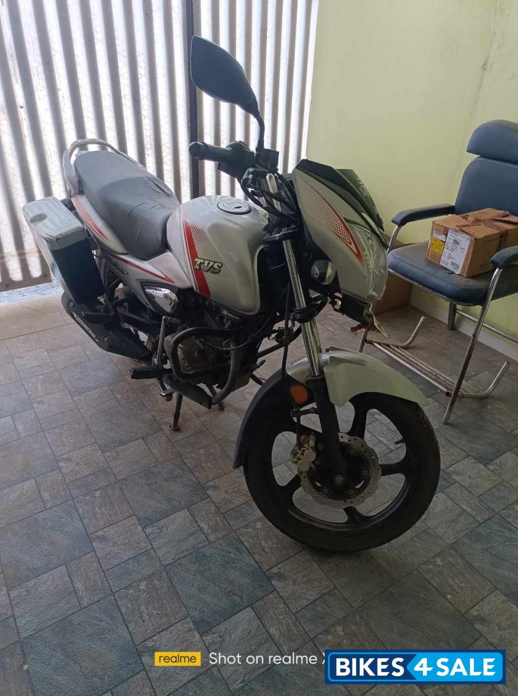 TVS Victor Premium Edition