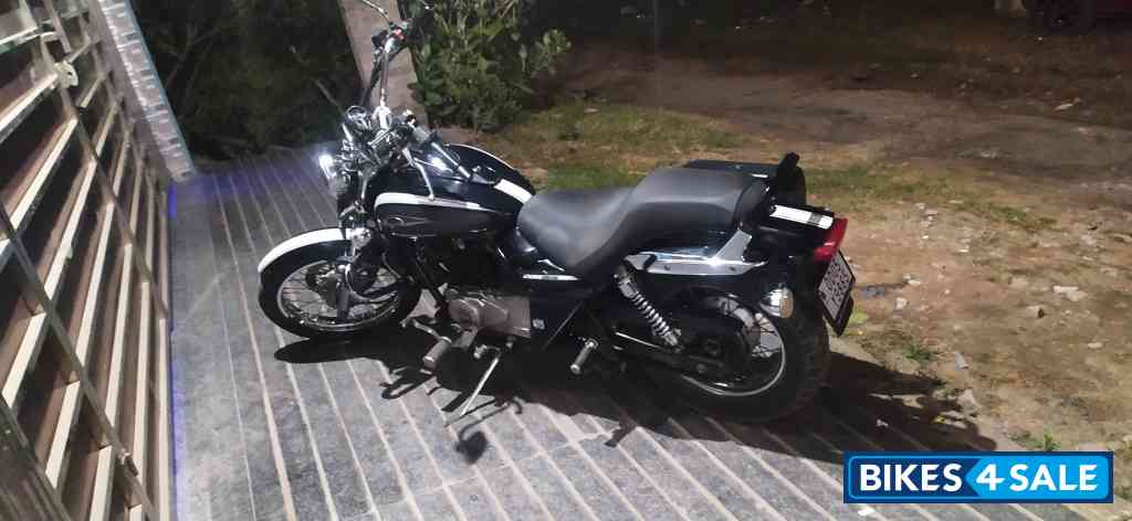 Ebony Black Bajaj Avenger Cruise 220