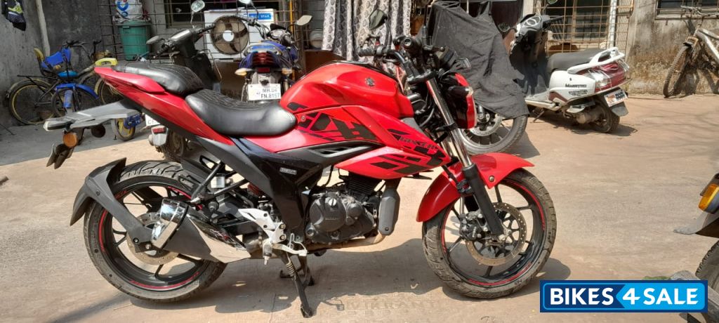 Red Suzuki Gixxer BS6