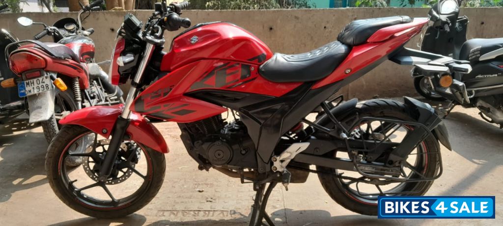 Red Suzuki Gixxer BS6