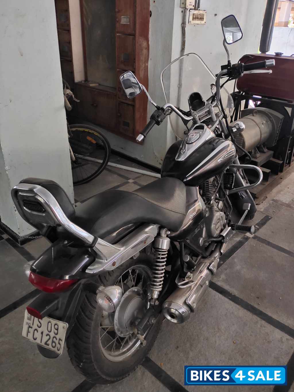 Silver Bajaj Avenger Cruise 220 BS6 Silver Bajaj Avenger Cruise 220 BS6