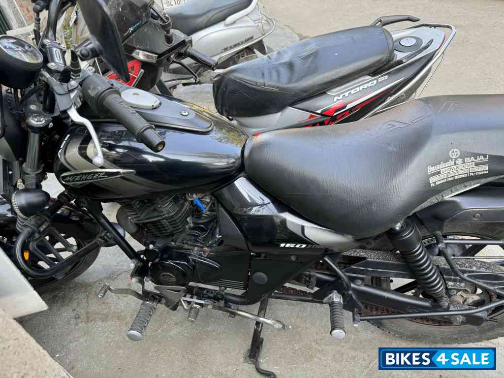 Black Bajaj Avenger Street 160 BS6