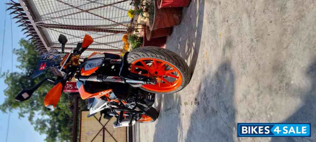 Orange KTM Duke 390