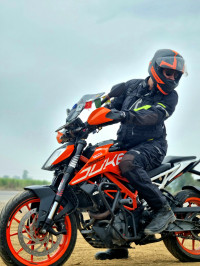 Orange KTM Duke 390