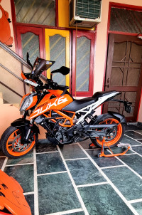 Orange KTM Duke 390