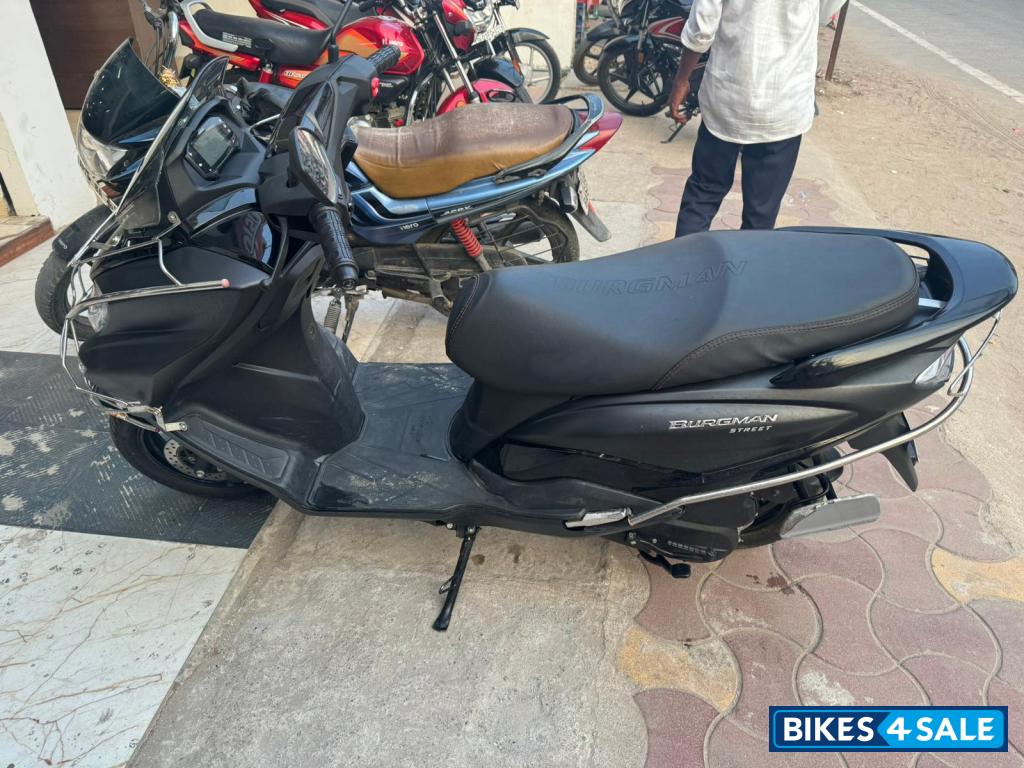 Suzuki Burgman Street