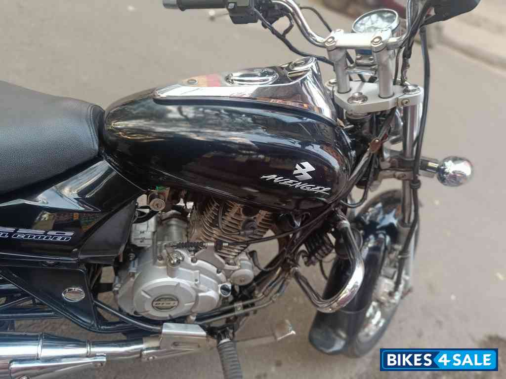 Black Bajaj Avenger Cruise 220 BS6
