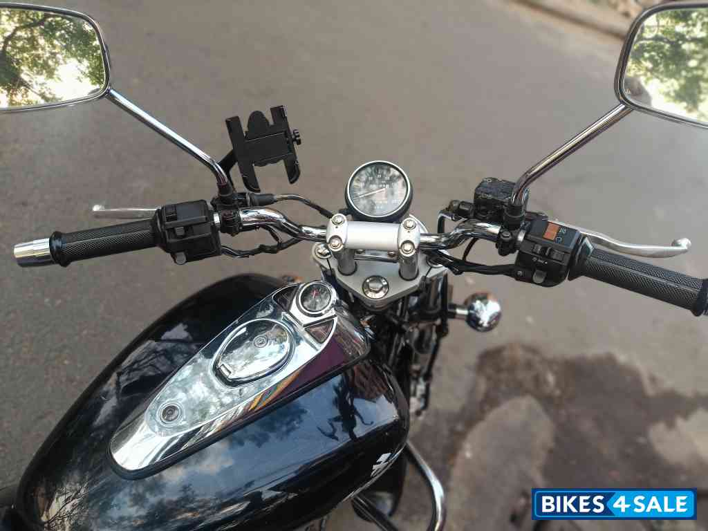 Black Bajaj Avenger Cruise 220 BS6