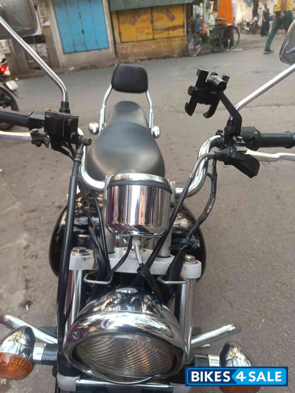 Black Bajaj Avenger Cruise 220 BS6