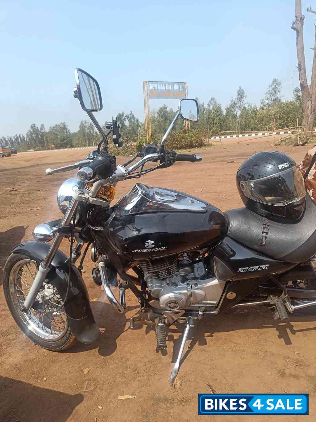 Black Bajaj Avenger Cruise 220 BS6