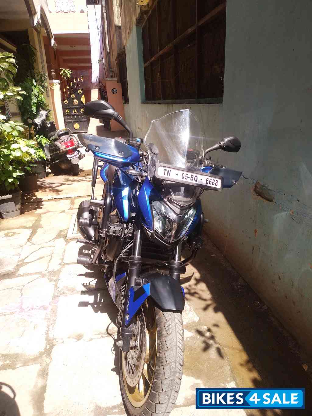 Bajaj Dominar 400 Disc