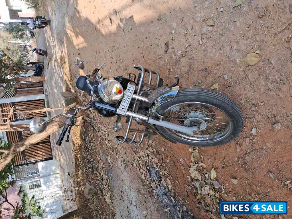 Black Royal Enfield Bullet 350 Twinspark