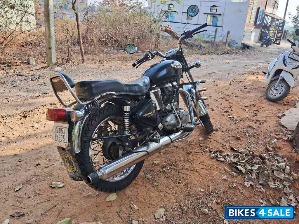 Black Royal Enfield Bullet 350 Twinspark