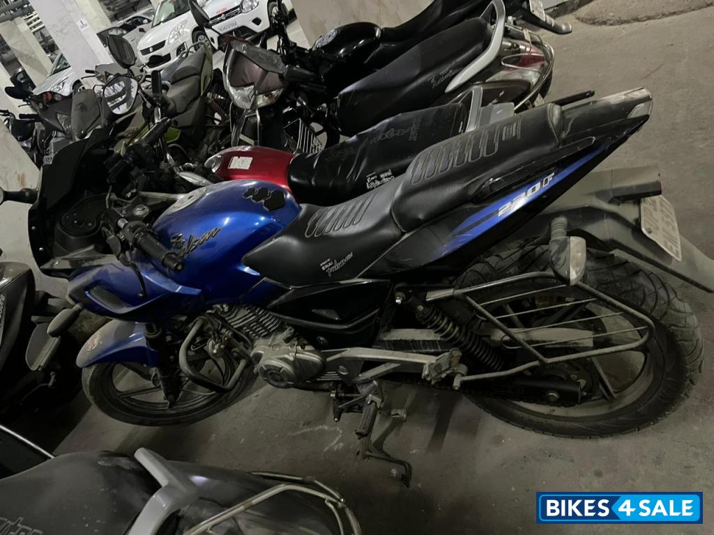 Blue Bajaj Pulsar 220F