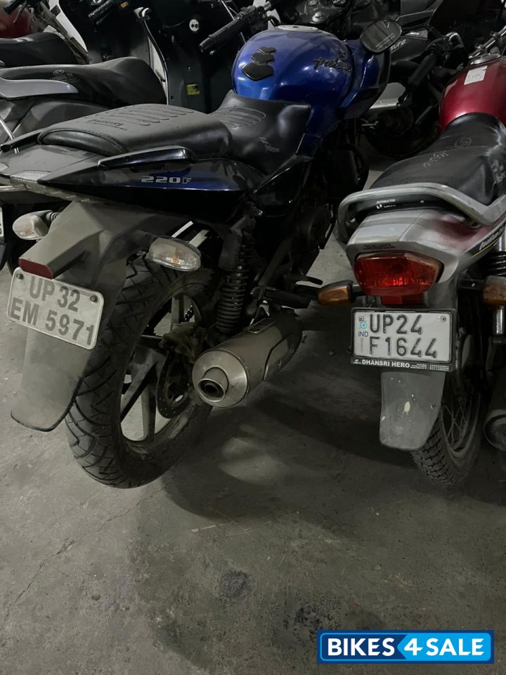 Blue Bajaj Pulsar 220F