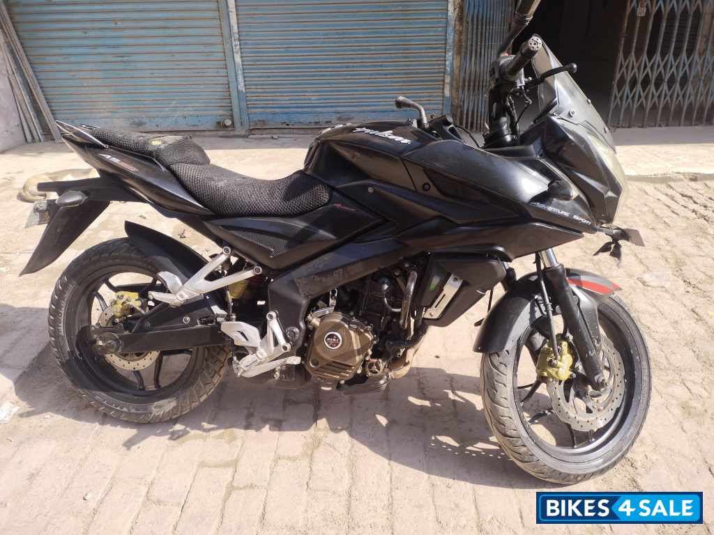 Black Bajaj Pulsar AS 200