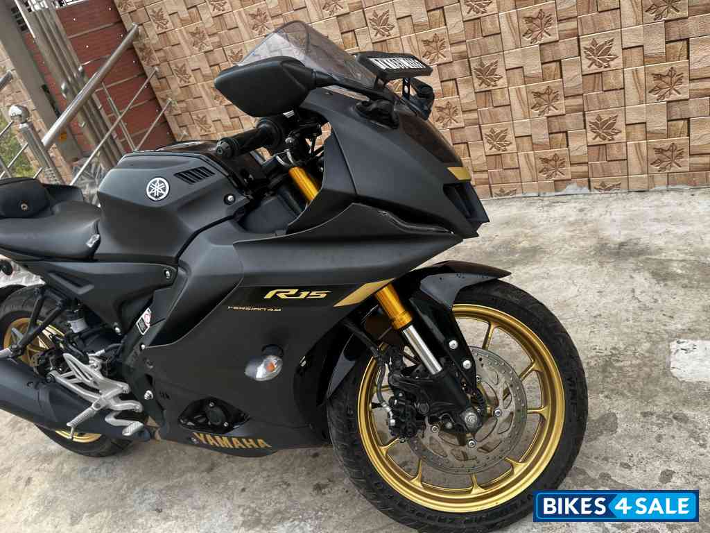 Yamaha R15 V4