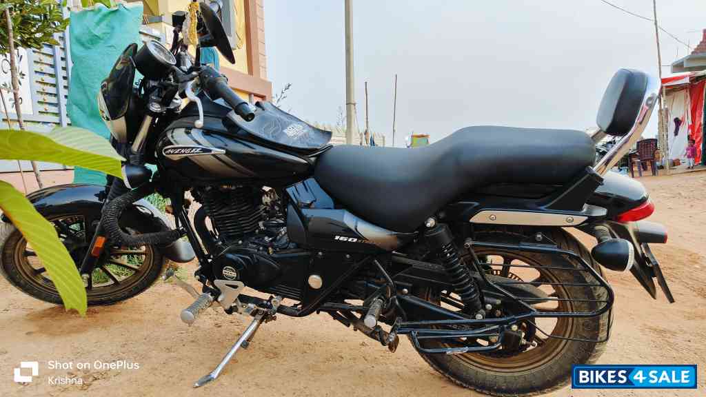 Black Bajaj Avenger Street 160 BS6