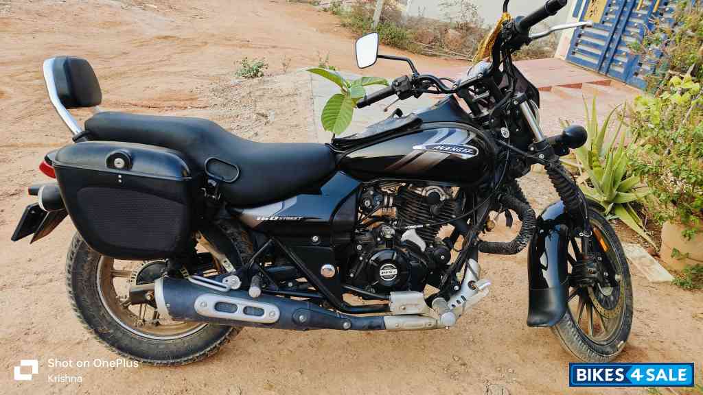 Black Bajaj Avenger Street 160 BS6