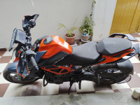 Orange KTM Duke 390 2022