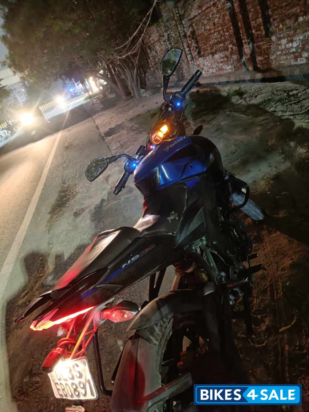 Saturn Blue Bajaj Pulsar NS 160