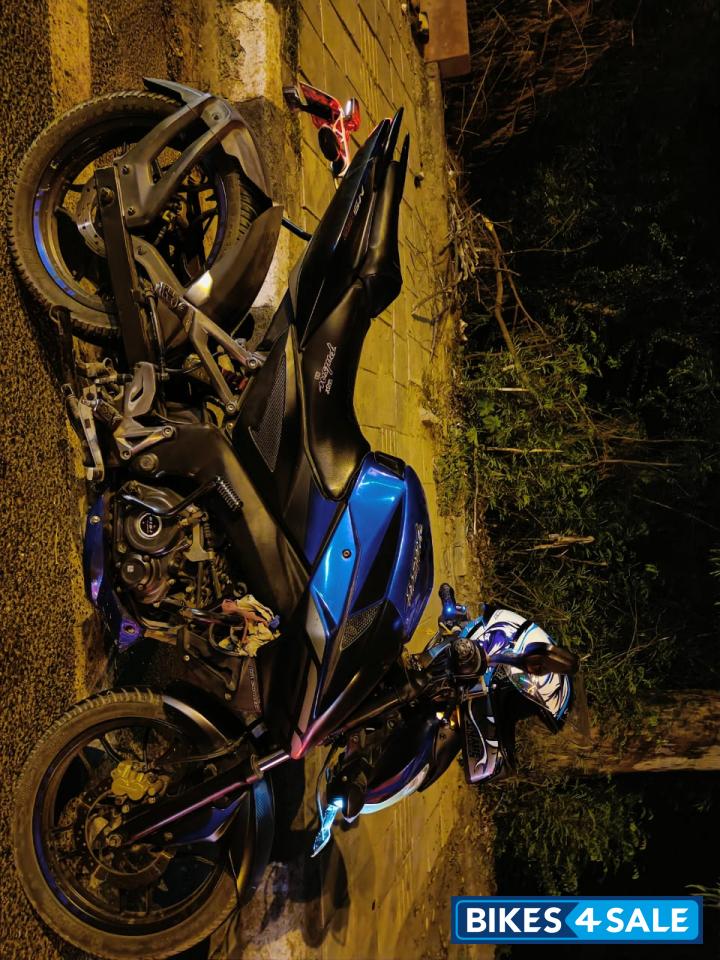 Saturn Blue Bajaj Pulsar NS 160