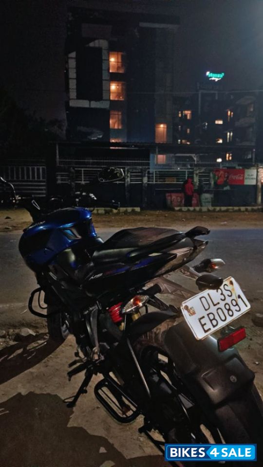 Saturn Blue Bajaj Pulsar NS 160