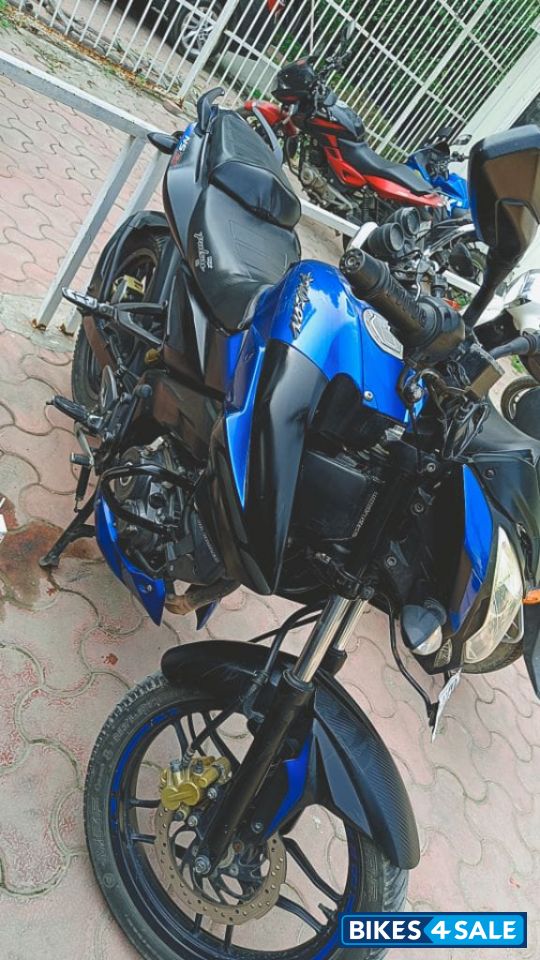Saturn Blue Bajaj Pulsar NS 160