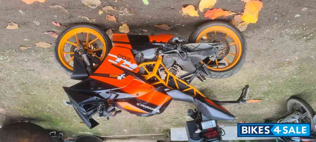 Orange&black KTM RC 200