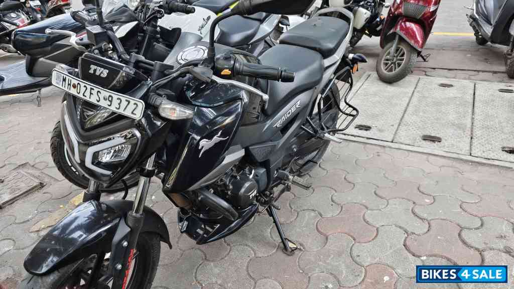 TVS Raider Split Seat