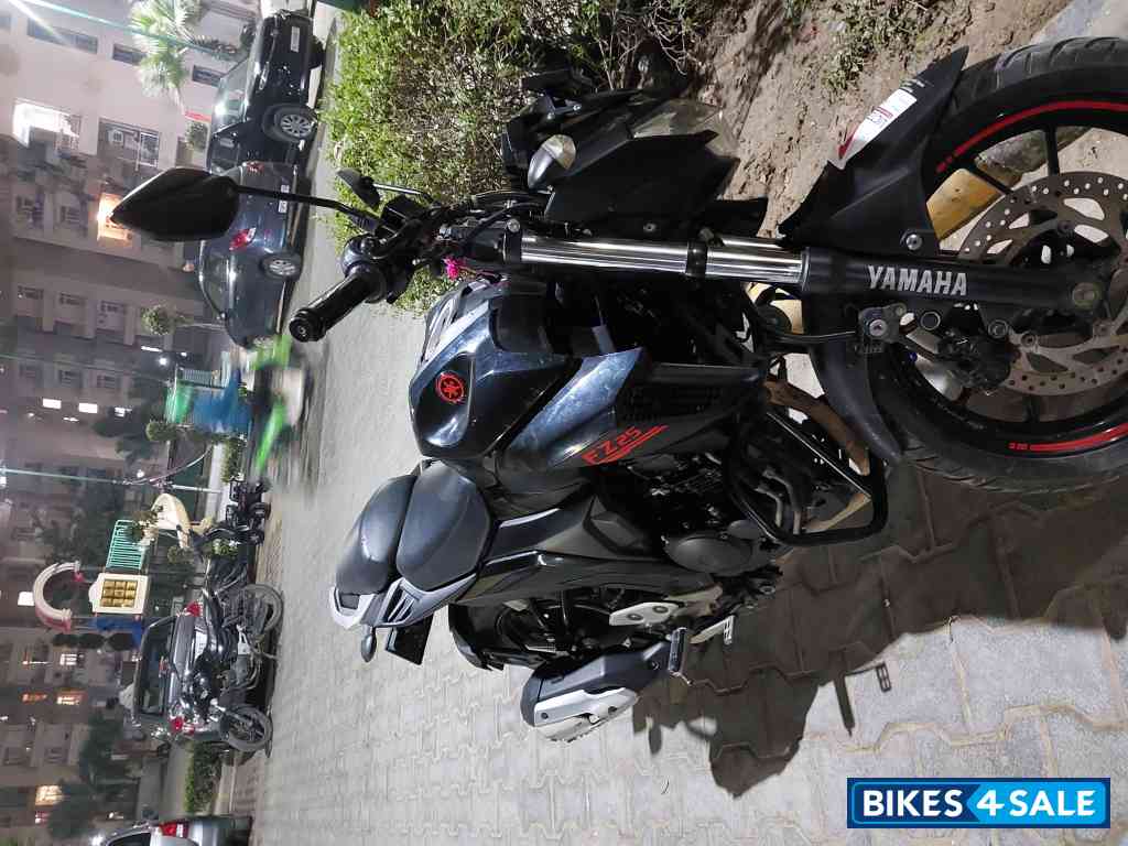 Black Yamaha FZ 25 BS6