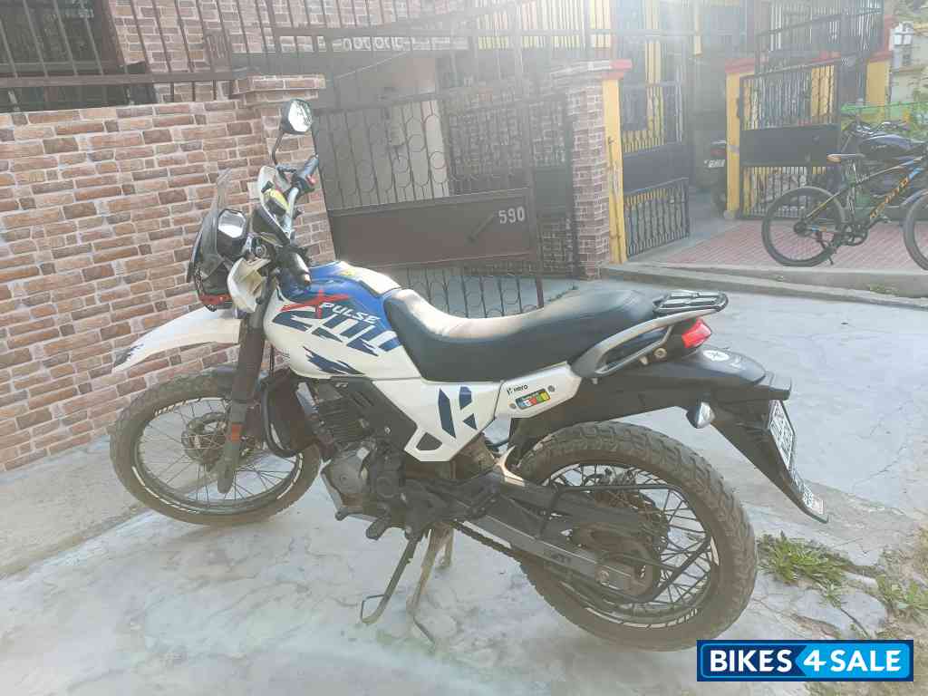 Blue-white Hero Xpulse 200 4V