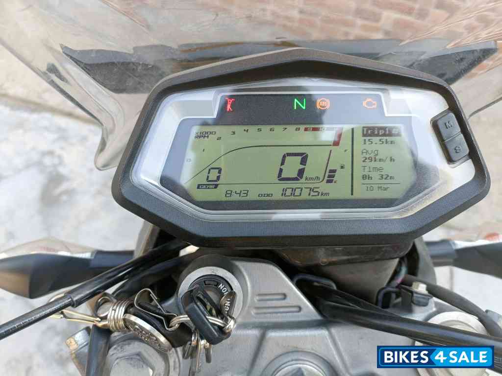 Blue-white Hero Xpulse 200 4V