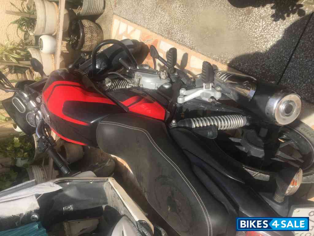 Ebony Black Met Bajaj V15