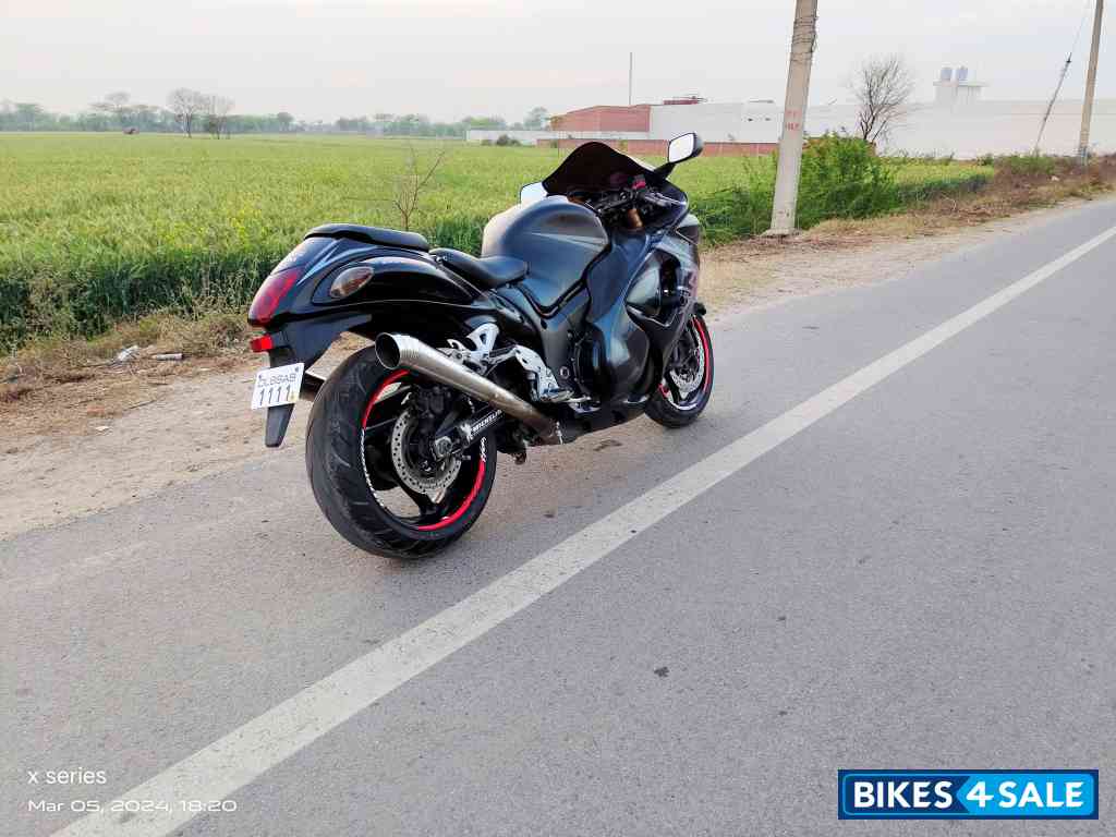 Black Suzuki Hayabusa GSX1300R