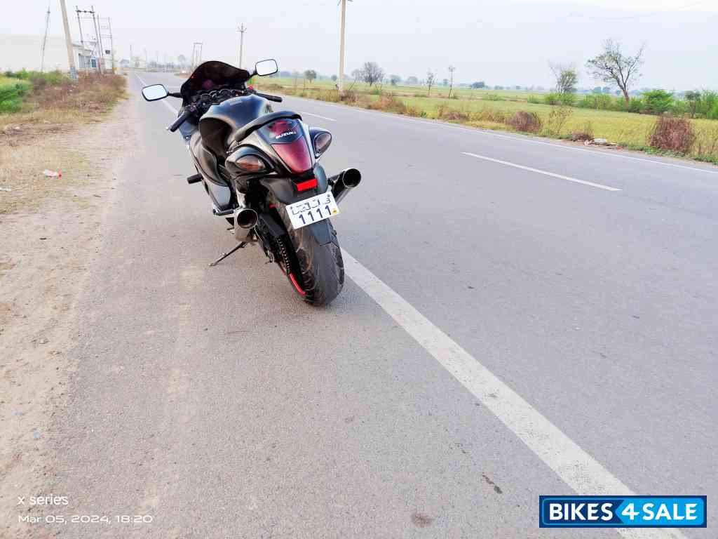 Black Suzuki Hayabusa GSX1300R