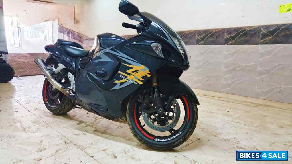 Black Suzuki Hayabusa GSX1300R