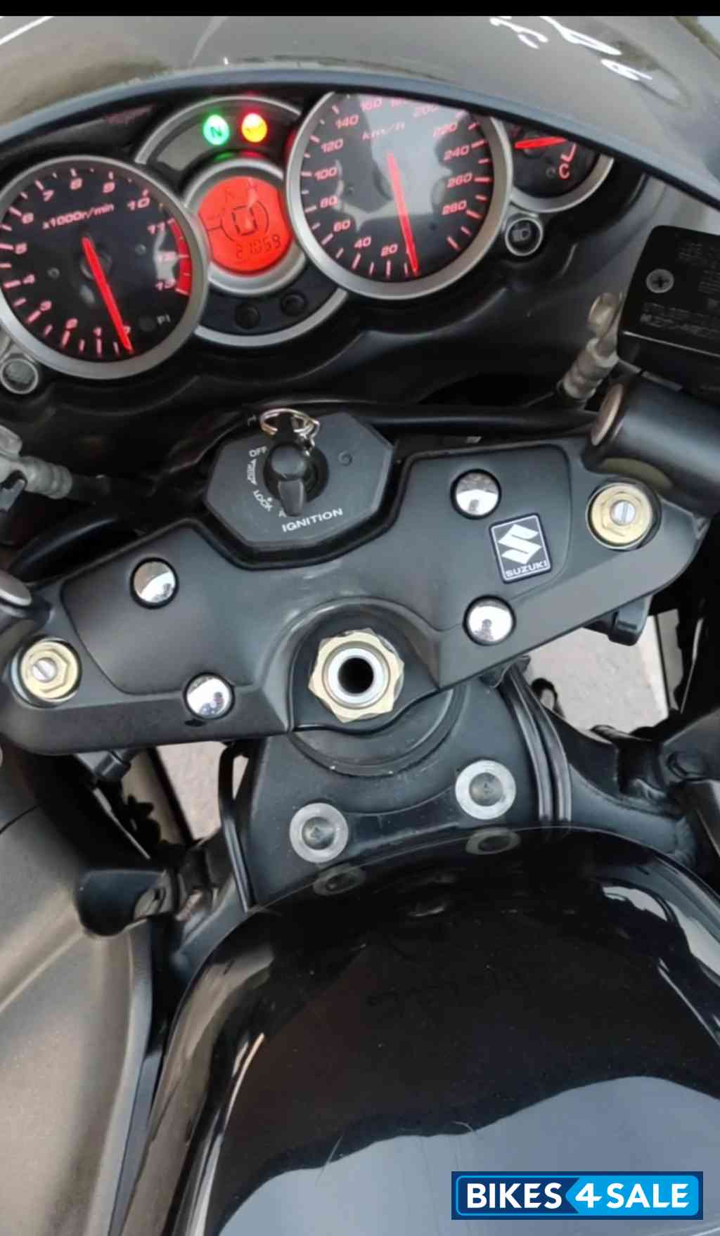 Black Suzuki Hayabusa GSX1300R