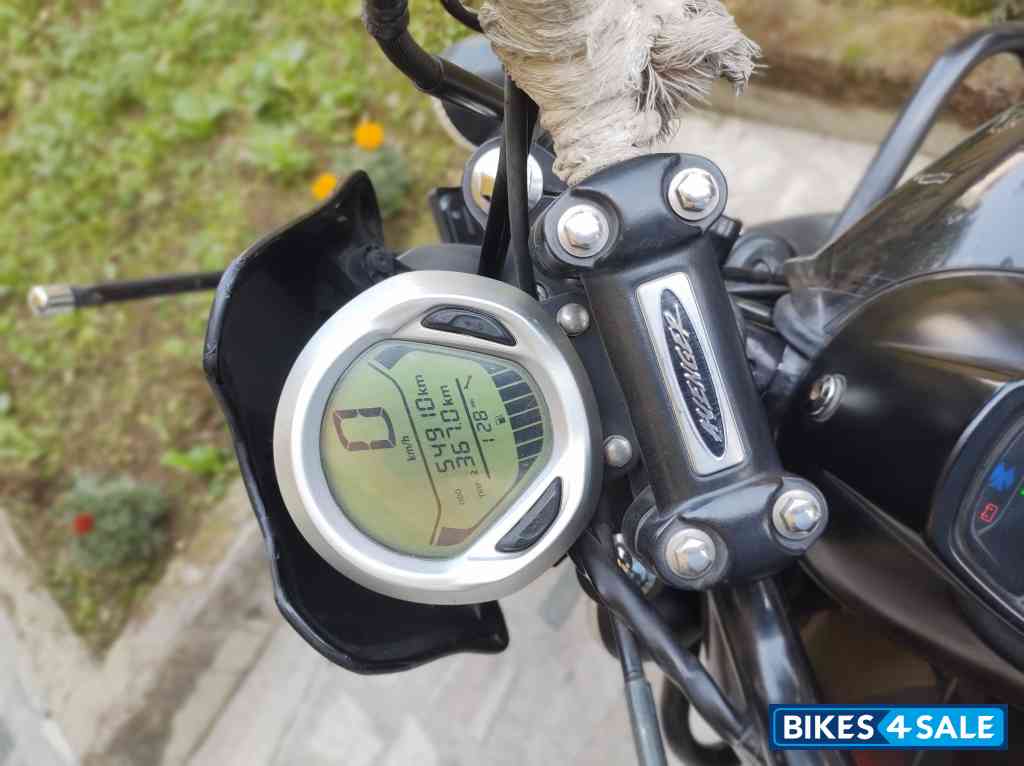 Bajaj Avenger Street 220