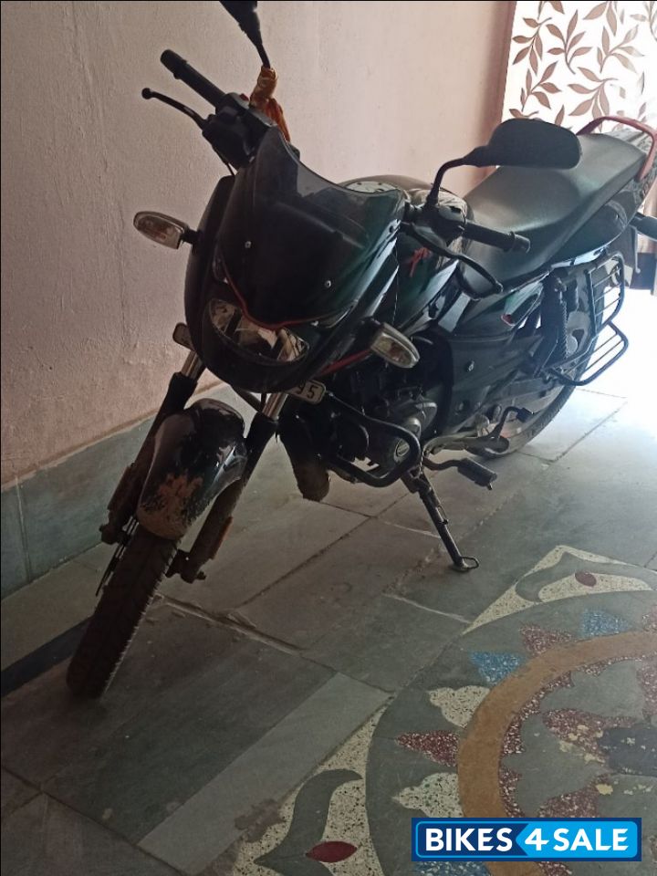 Black Bajaj Pulsar 125 Neon BS6