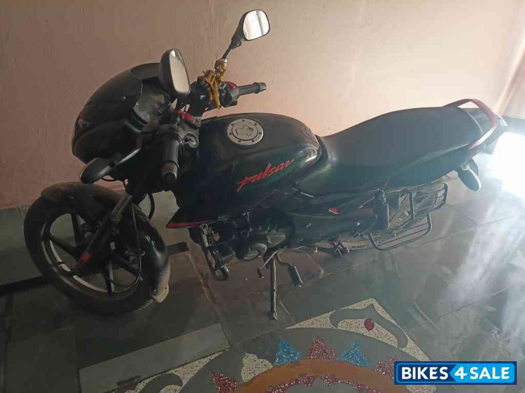 Black Bajaj Pulsar 125 Neon BS6