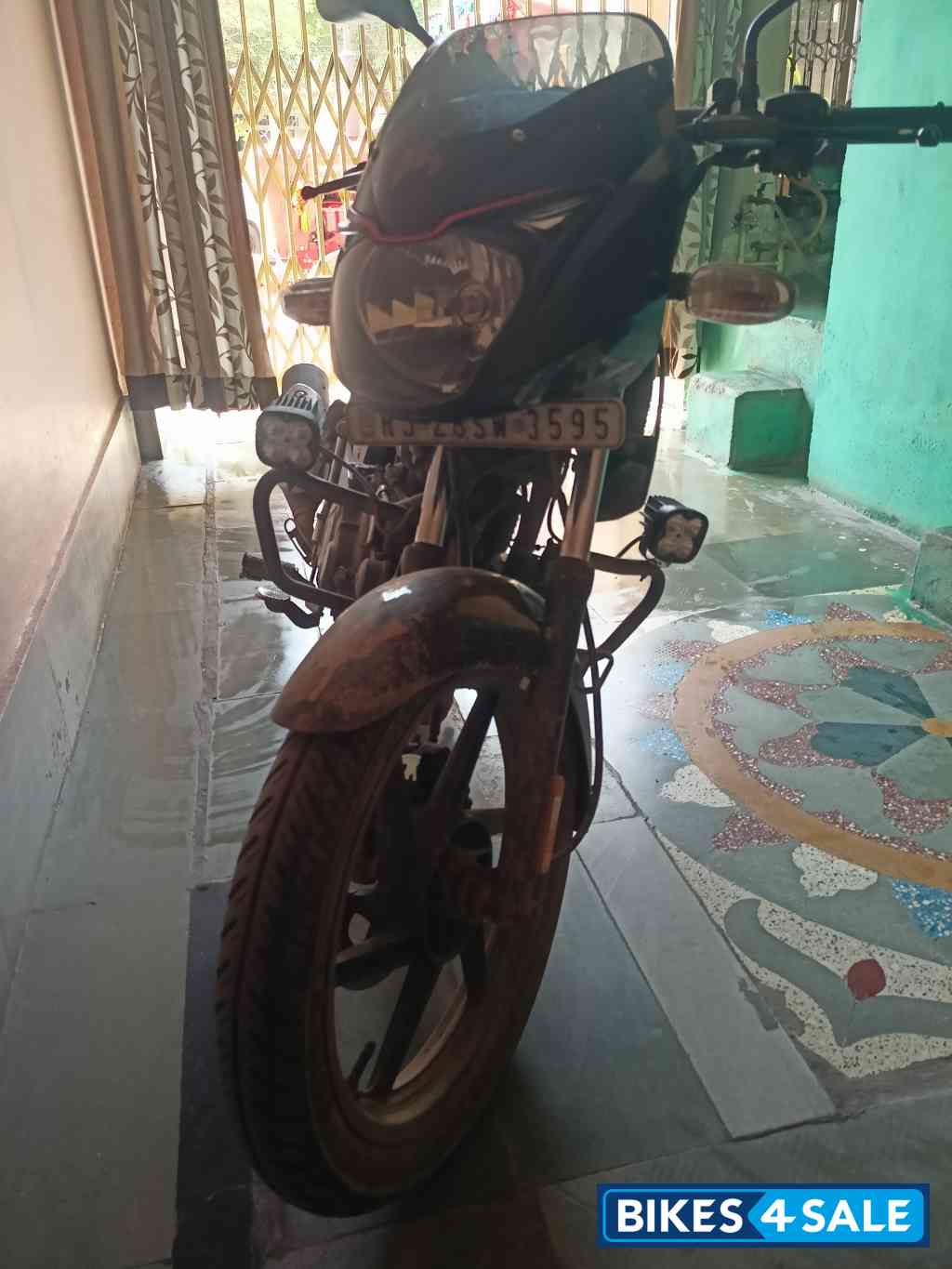 Black Bajaj Pulsar 125 Neon BS6