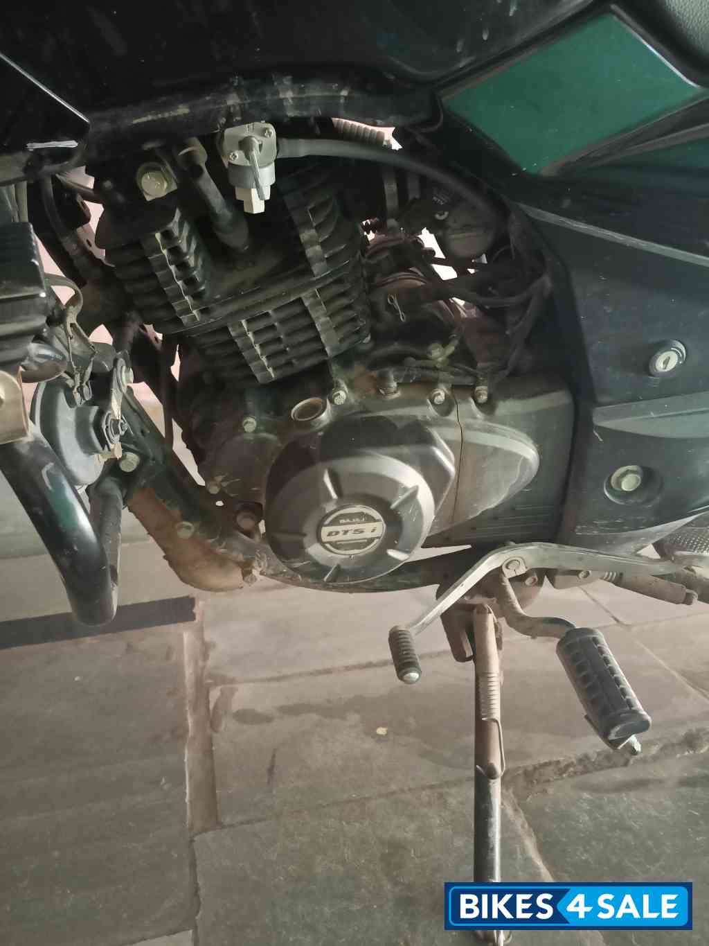 Black Bajaj Pulsar 125 Neon BS6