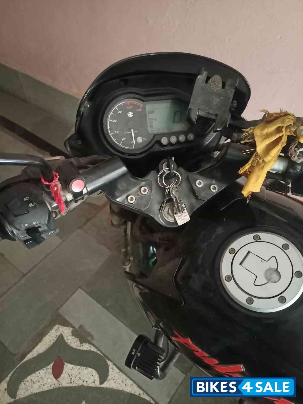 Black Bajaj Pulsar 125 Neon BS6