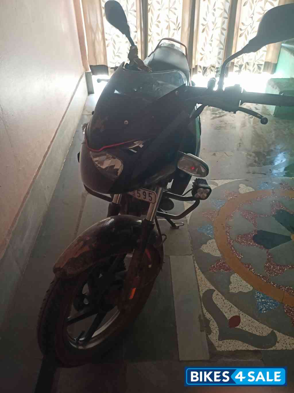 Black Bajaj Pulsar 125 Neon BS6