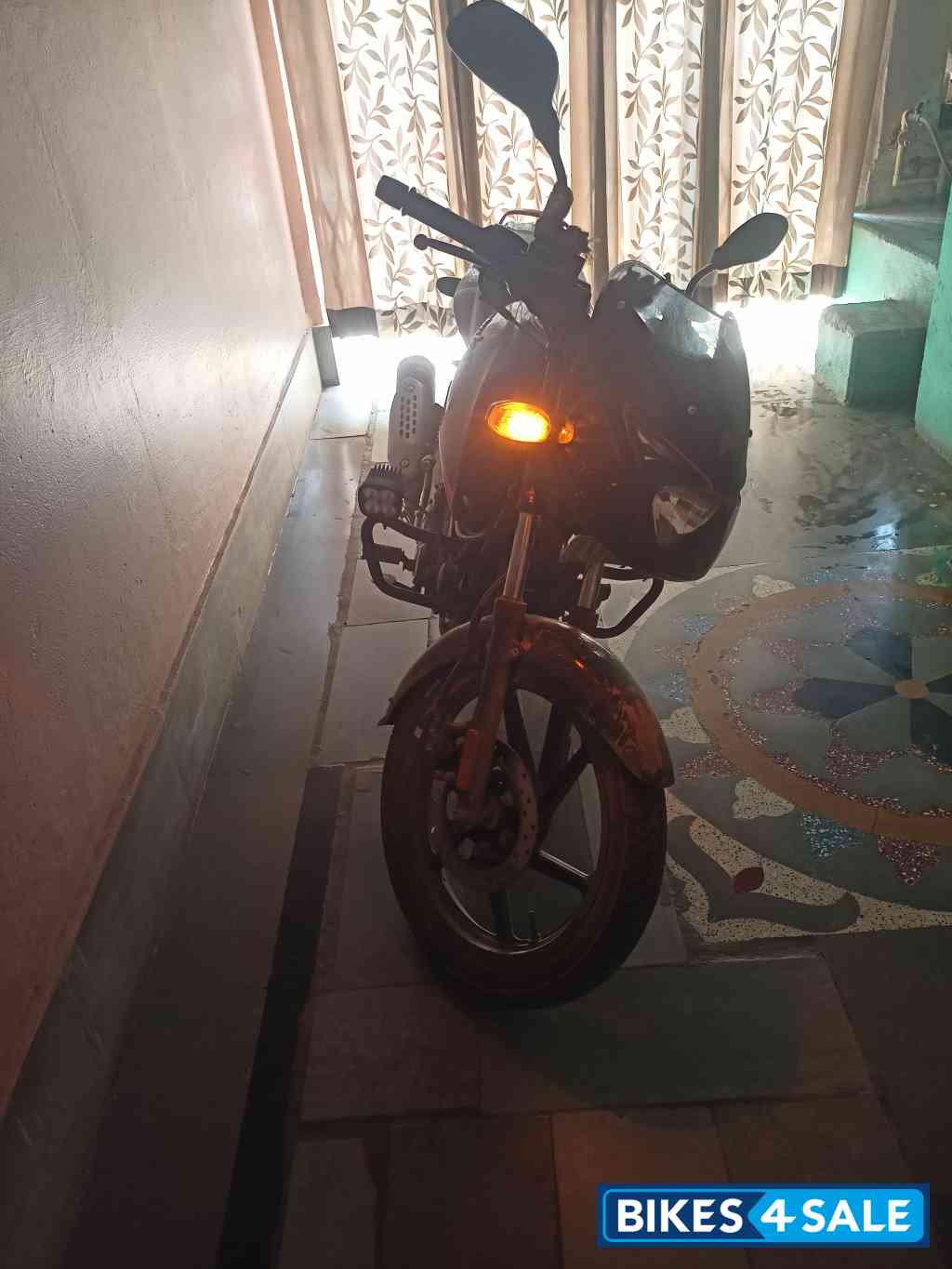 Black Bajaj Pulsar 125 Neon BS6