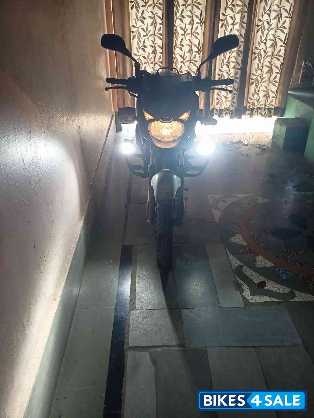 Black Bajaj Pulsar 125 Neon BS6