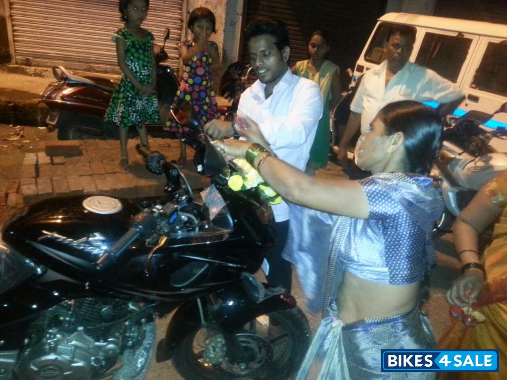 Black Bajaj Pulsar 220 DTSi